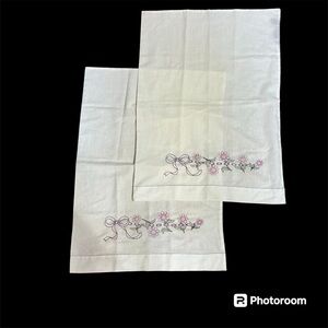 Vintage Hand Embroidered Linen 2 pillowcases purple flower Grannycore Farmhouse